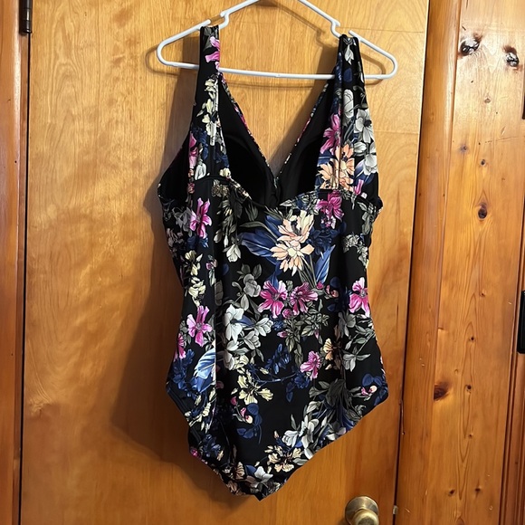 Floral Swimsuit Size 3X - Picture 2 of 3